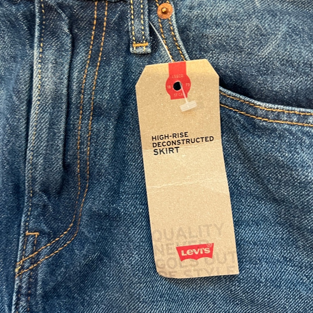 Levi high rise deconstructed jean mini skirt size 6/28.